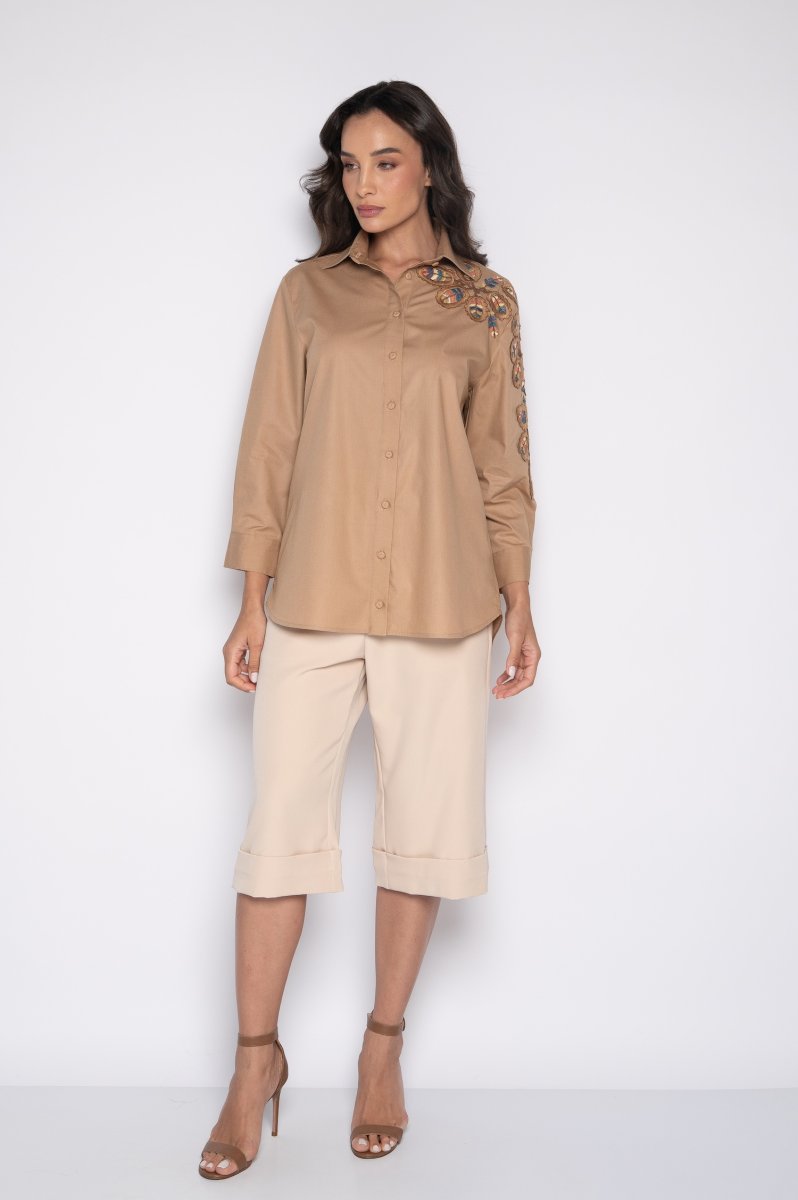 Camisa Com Mangas 3/4 E Bordado Lateral 100% Algodão Caqui – Patrícia - Image 6