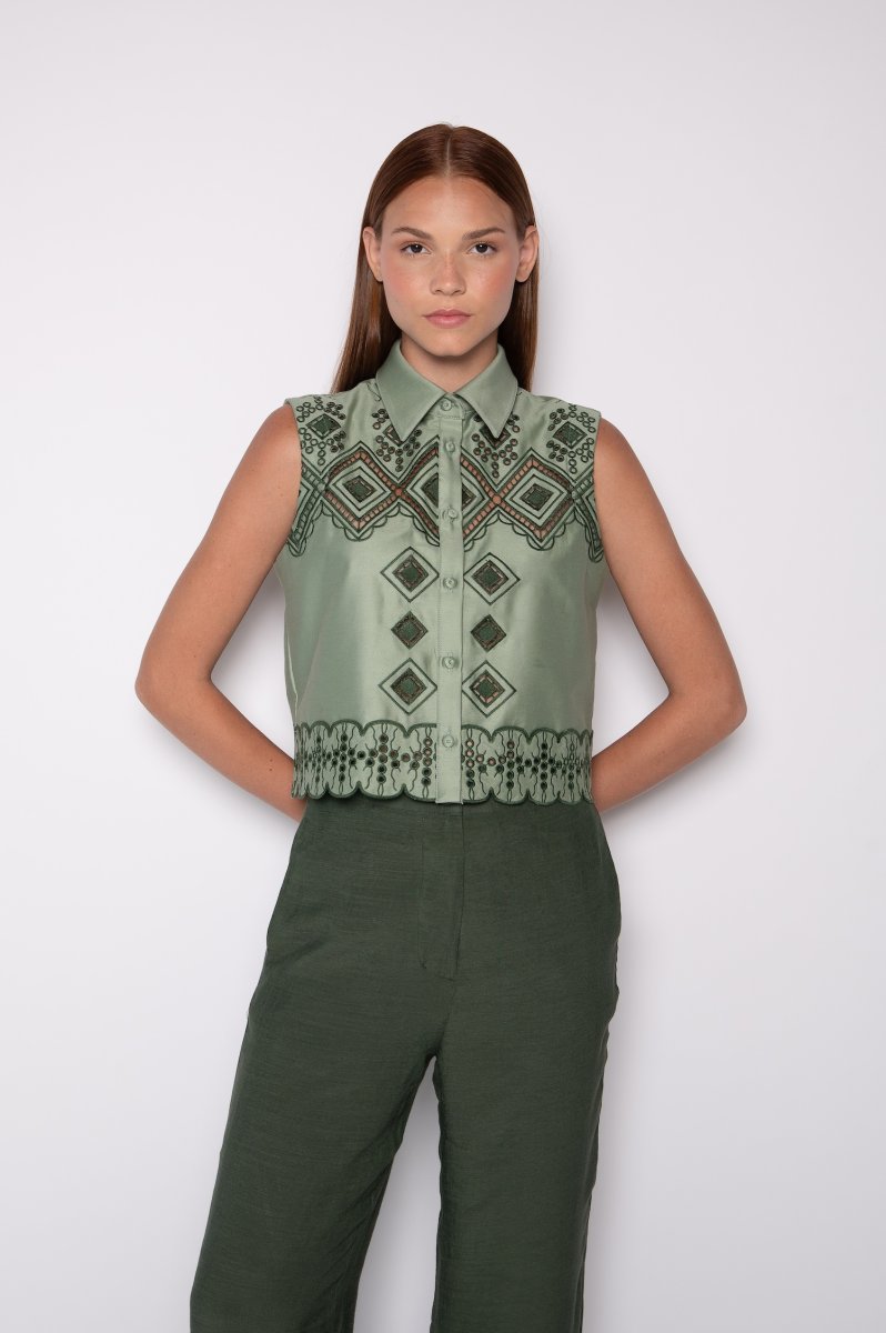 Camisa Cropped Bordada Verde Claro – Kelly - Image 2