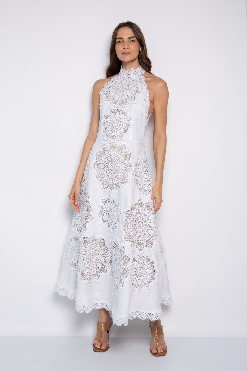 Vestido Longo Bordado com Gola Alta e Costas Nuas Branco – Alcione - Image 4