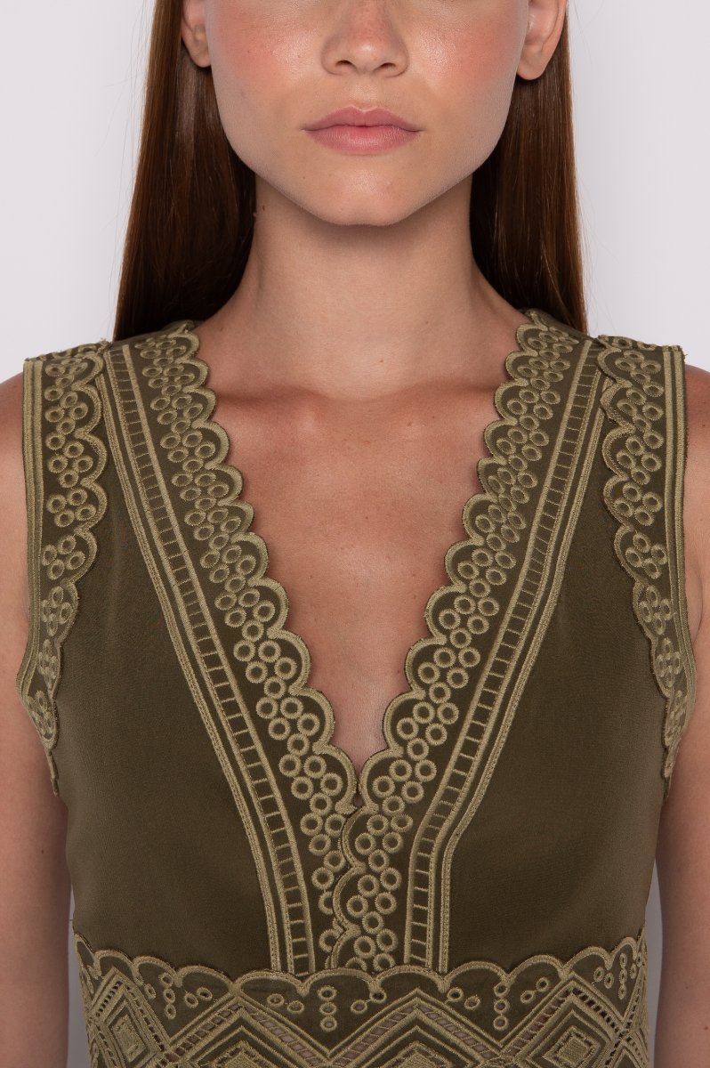 Top Bordado Cavado Com Decote V Verde Oliva – Ester - Image 4