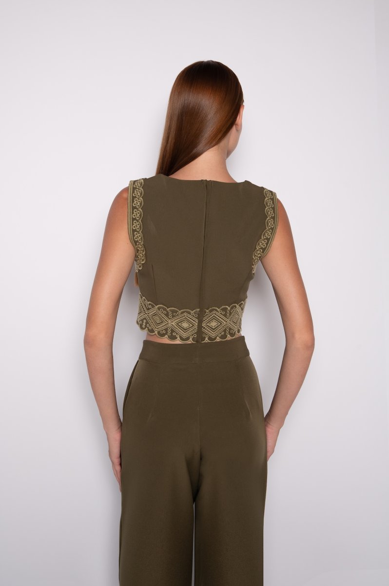 Top Bordado Cavado Com Decote V Verde Oliva – Ester - Image 5
