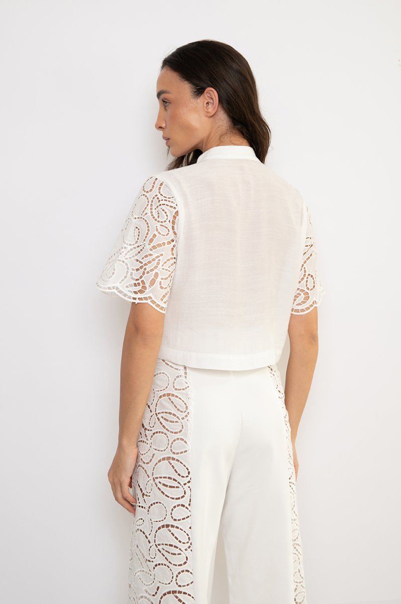 Camisa Cropped Bordada Com Mangas Curtas Off White – Kátia - Image 5
