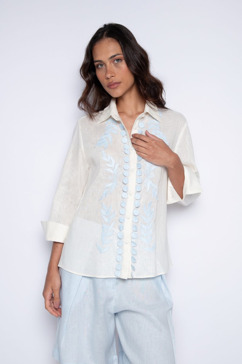 Camisa Bordada Com Mangas 3/4 Off White/Azul – Carla - Image 2