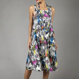VESTIDO REGATA, COM DECOTE QUADRADO, LEVEMENTE LINHA A, ABAIXO DO JOELHO COM BOLSOS