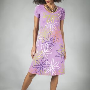VESTIDO NO JOELHO, LEVEMENTE LINHA A COM DETALHE DE RECORTES COM RIBANA NO BUSTO