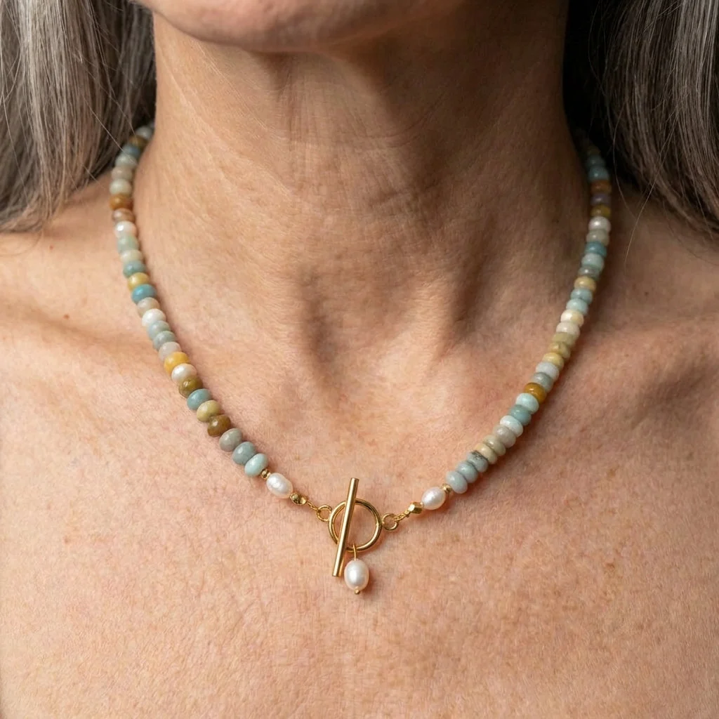 A Vintage Golden Necklace With Stones - Image 5