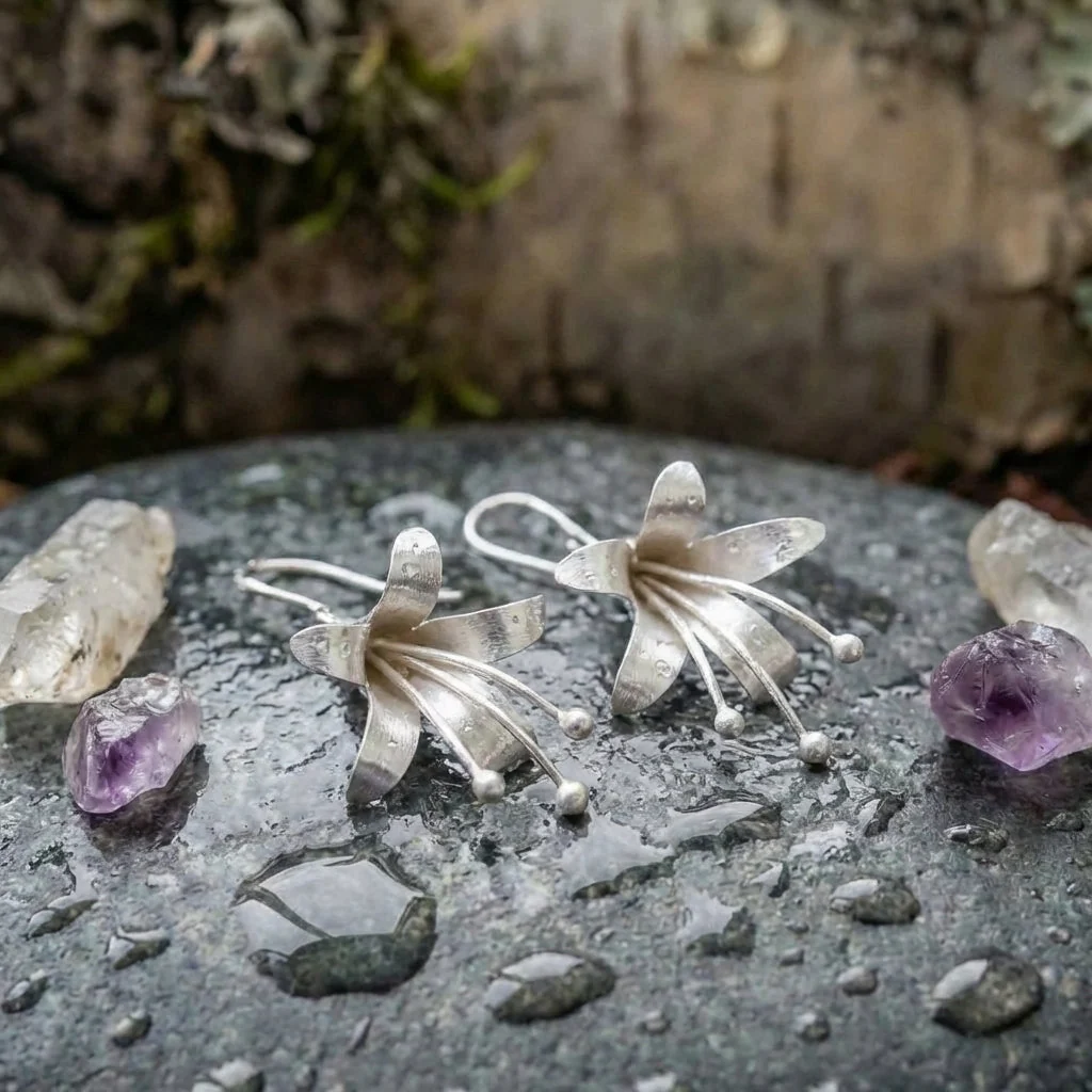 A Vintage Silver Open Lotus Earring Set - Image 2