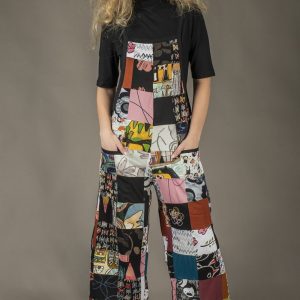 MACACÃO DE PATCHWORK TIPO JARDINEIRA, PANTACOURT DE ALÇA COM BOLSOS FRONTAIS