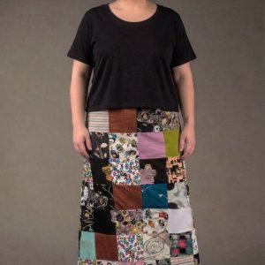 SAIA PLUS SIZE DE PATCHWORK MIDI RETA COM CÓS DE ELÁSTICO